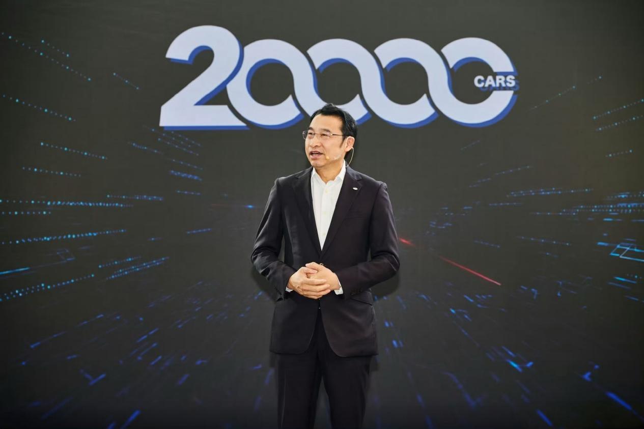 TVB影帝陈豪夫妇喜提腾势D9，双车入库认证“科技豪华”的魅力