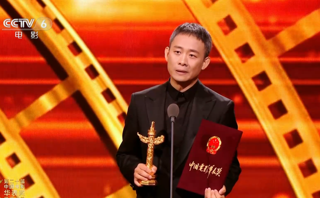 华表奖这晚，座次暴露江湖地位，成龙陈凯歌坐一边，C位雷打不动