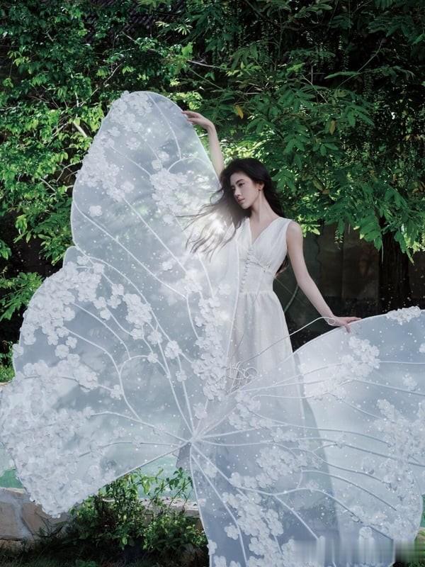 5位身高超迷你女星!赵露思161cm只到唐晓天胸口,鞠婧祎又更娇小