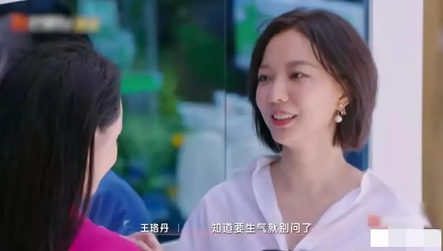 曹颖这情商真是没救了,当着这么多人的面,要和叶童比身体素质