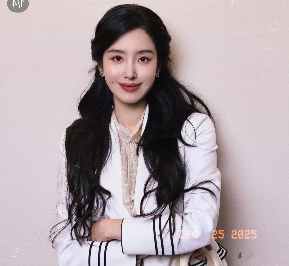 杨采钰否认未婚生子，称自己有结婚证，联系网友删除不实报道！