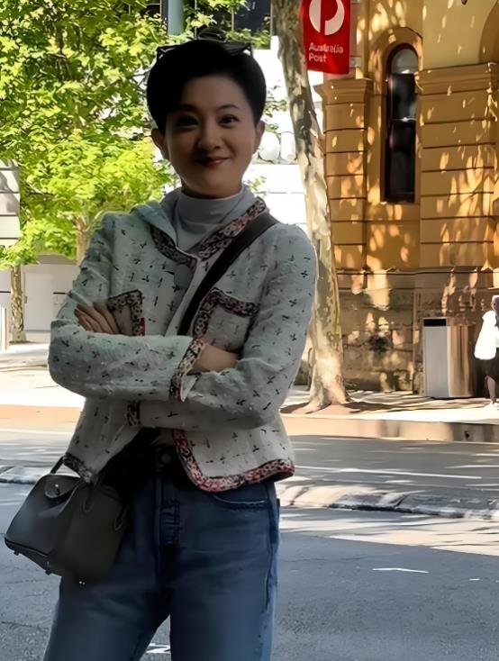 小婉君金铭44岁现状,个子太矮,事业受挫,单身未婚未孕