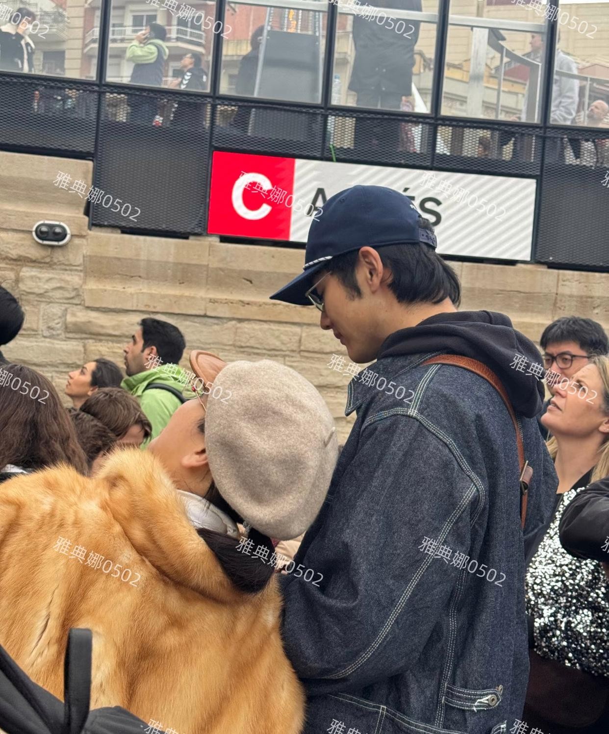 山姆超市偶遇金莎和孙丞潇,金莎本人不年轻,一看就比老公大很多