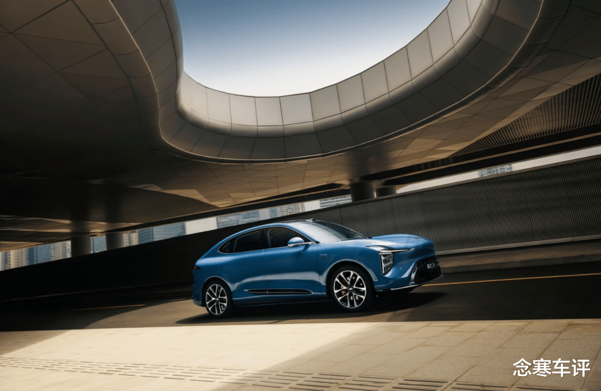 自带超充桩！智己LS6超级增程：1500公里续航+大五座+19.79万起售