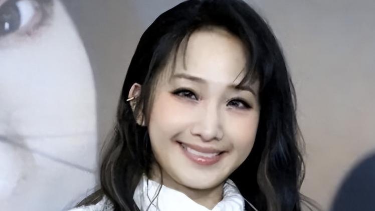 原来她早已去世！墓园和寿衣都是自己定的