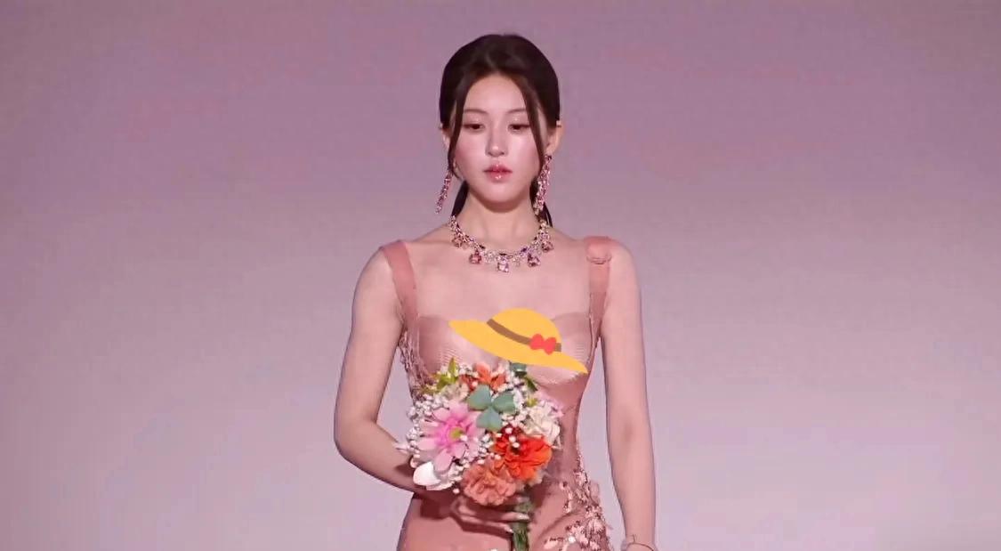 赵露思压轴走红毯,全球唯一的一套高珠给她戴了,刘亦菲失宠了