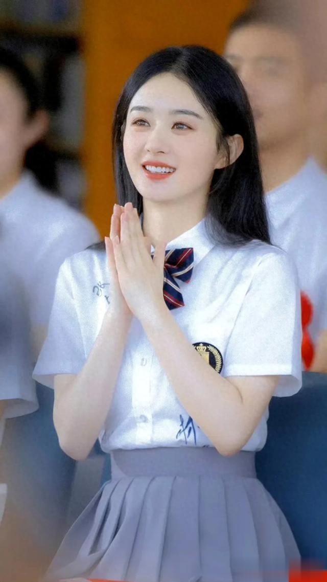 赵丽颖:清纯学姐风的惊艳呈现