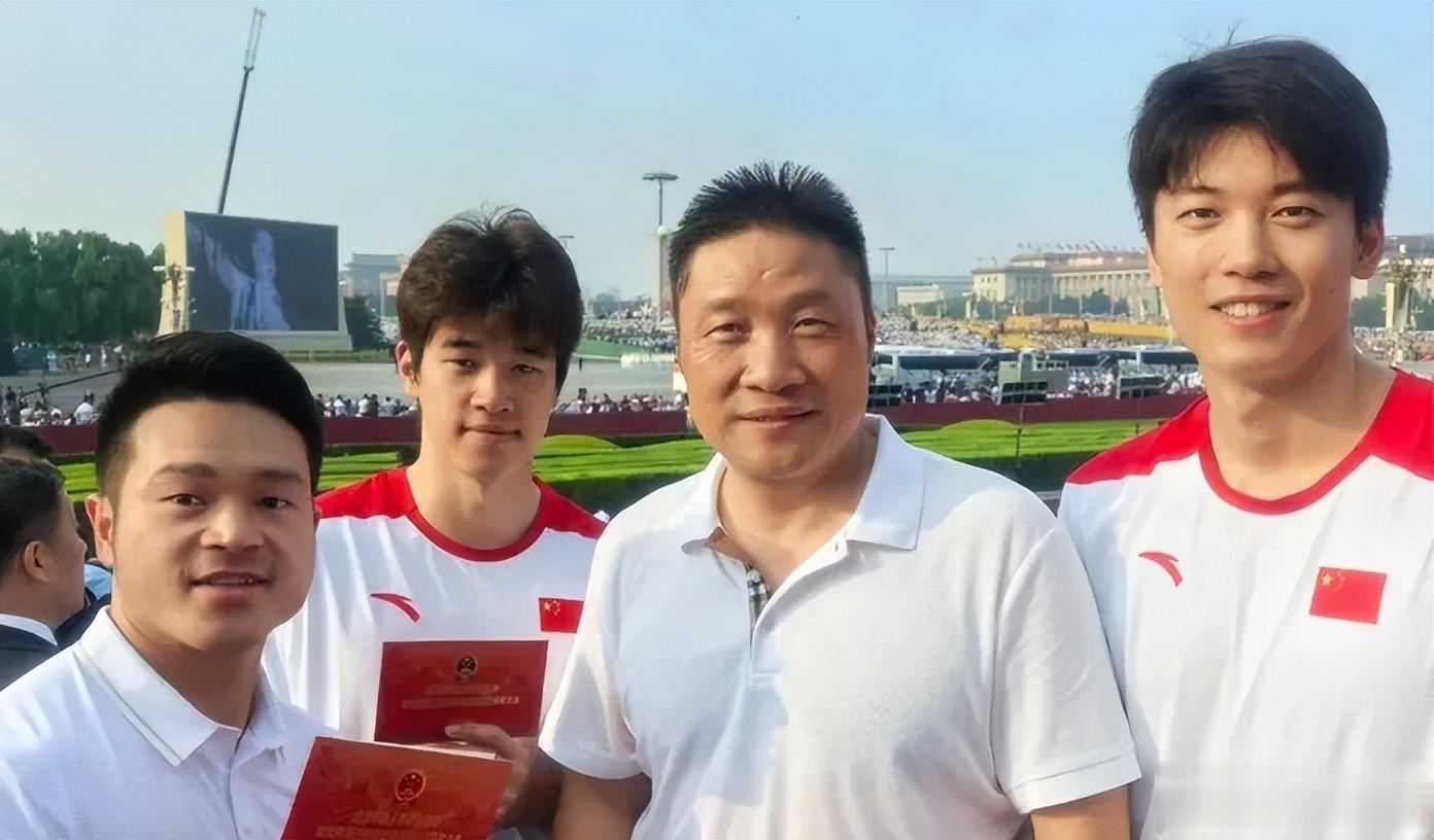 被央视怒批、脑袋空空、丢人现眼,怪不得阅兵没邀请“流量”明星