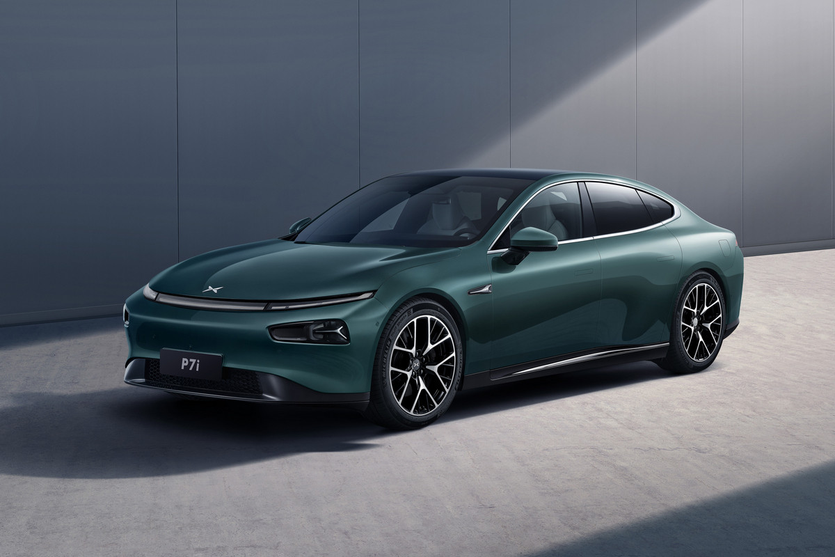 时尚的第二代小鹏P7在新照片中展现了另一个特点