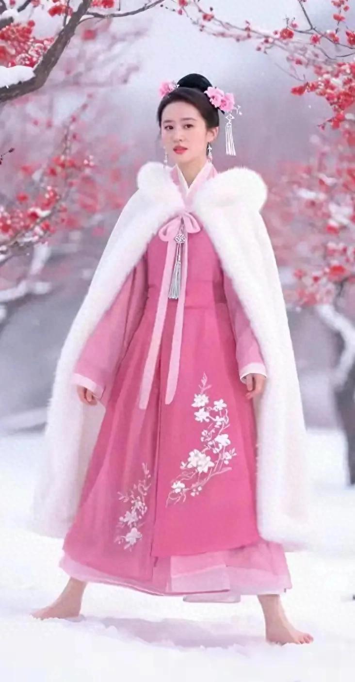 刘亦菲雪中踏梅一幕封神！这才是内娱古装天花板，一眼沦陷