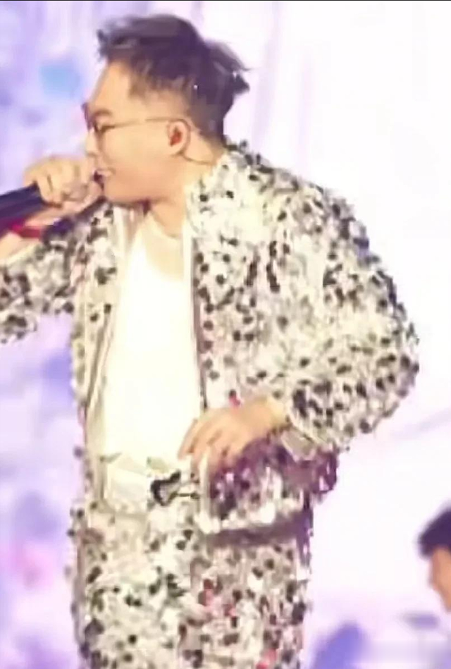 小沈阳演唱会变“家庭KTV”?观众喊退票,含星量不足引争议!