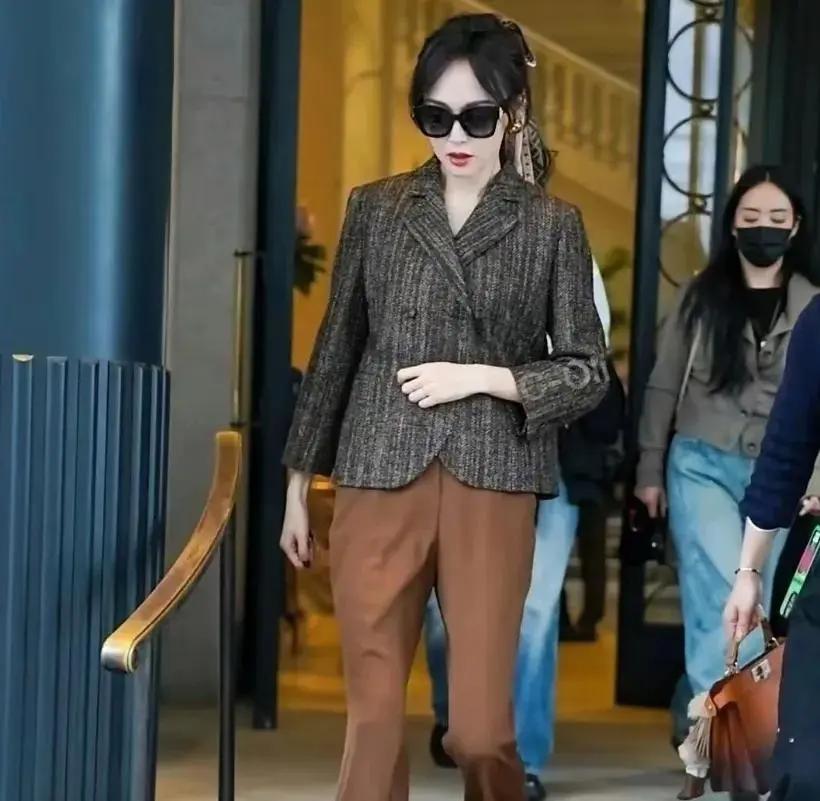 海外时装周集体翻车，去掉了滤镜，大牌明星们都成“普男普女”