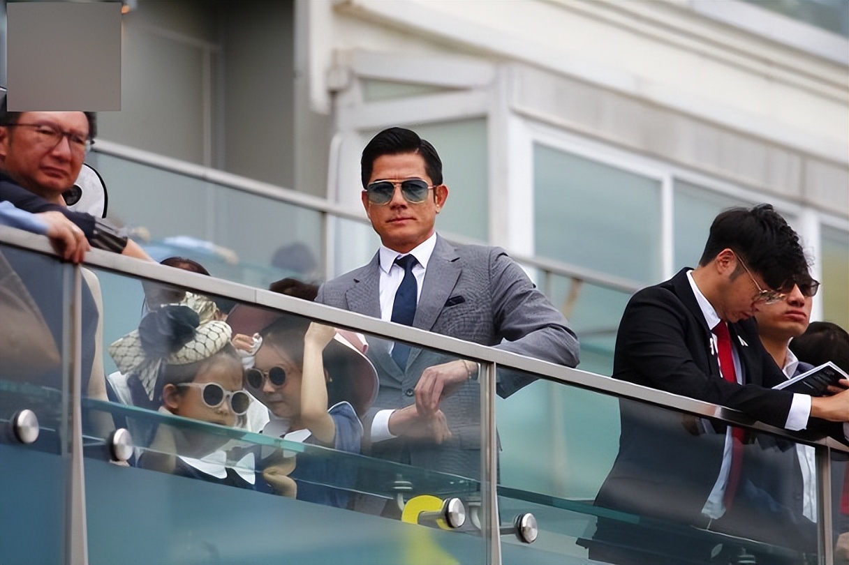 港媒曝59岁郭富城三胎得子,方媛早产生下6.5斤宝宝,母子平安