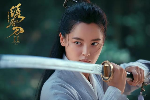 辛芷蕾最新美照:王家卫都拍不够的“狠女人”,曾退学赚钱养家