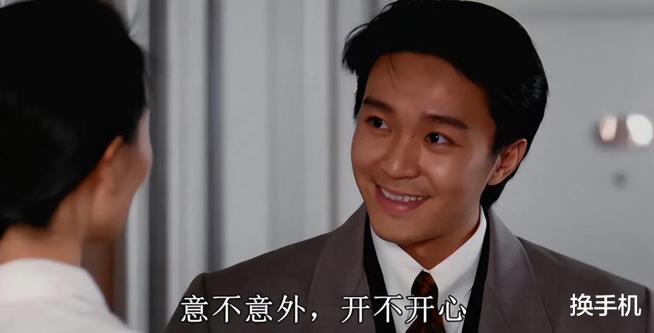 一鍵三連！傳音悄然推出新款三折疊屏手機，但依舊是概念機