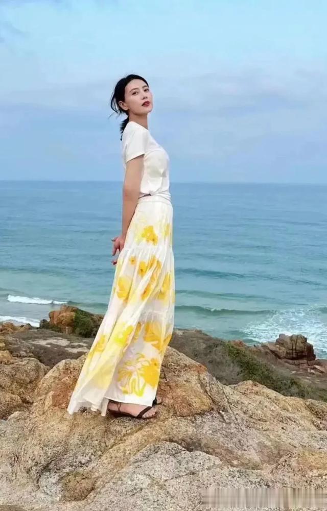 高圆圆｜二十张美图，教你夏日清凉穿搭！