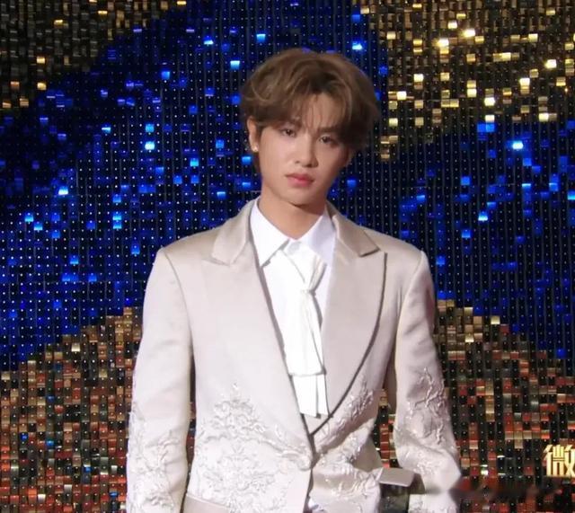 电影之夜男明星集体翻车，松垮、疲惫、黑眼圈、尽显真实状态