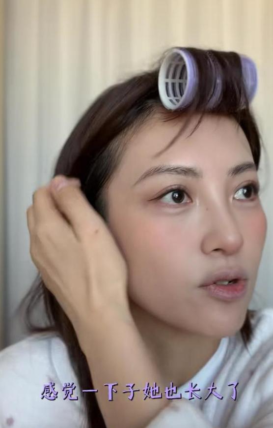 38岁包文婧晒二胎儿子！小手有肉小脚胖得像包子，产后瘦36斤好美