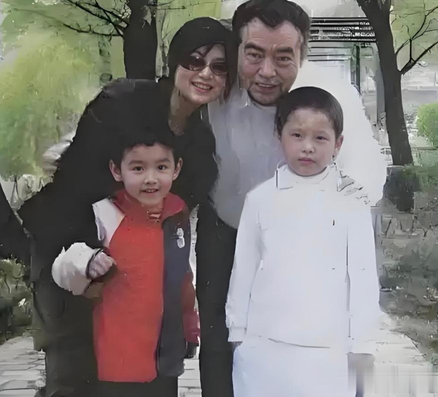 长得太美被导演占为己有，4年后生下大明星儿子，17岁出演男一号