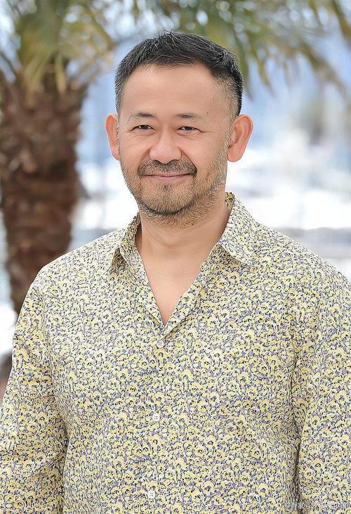 姜文姜武兄弟情深，两人的娇妻却天差地别，弟弟果然“重口味”