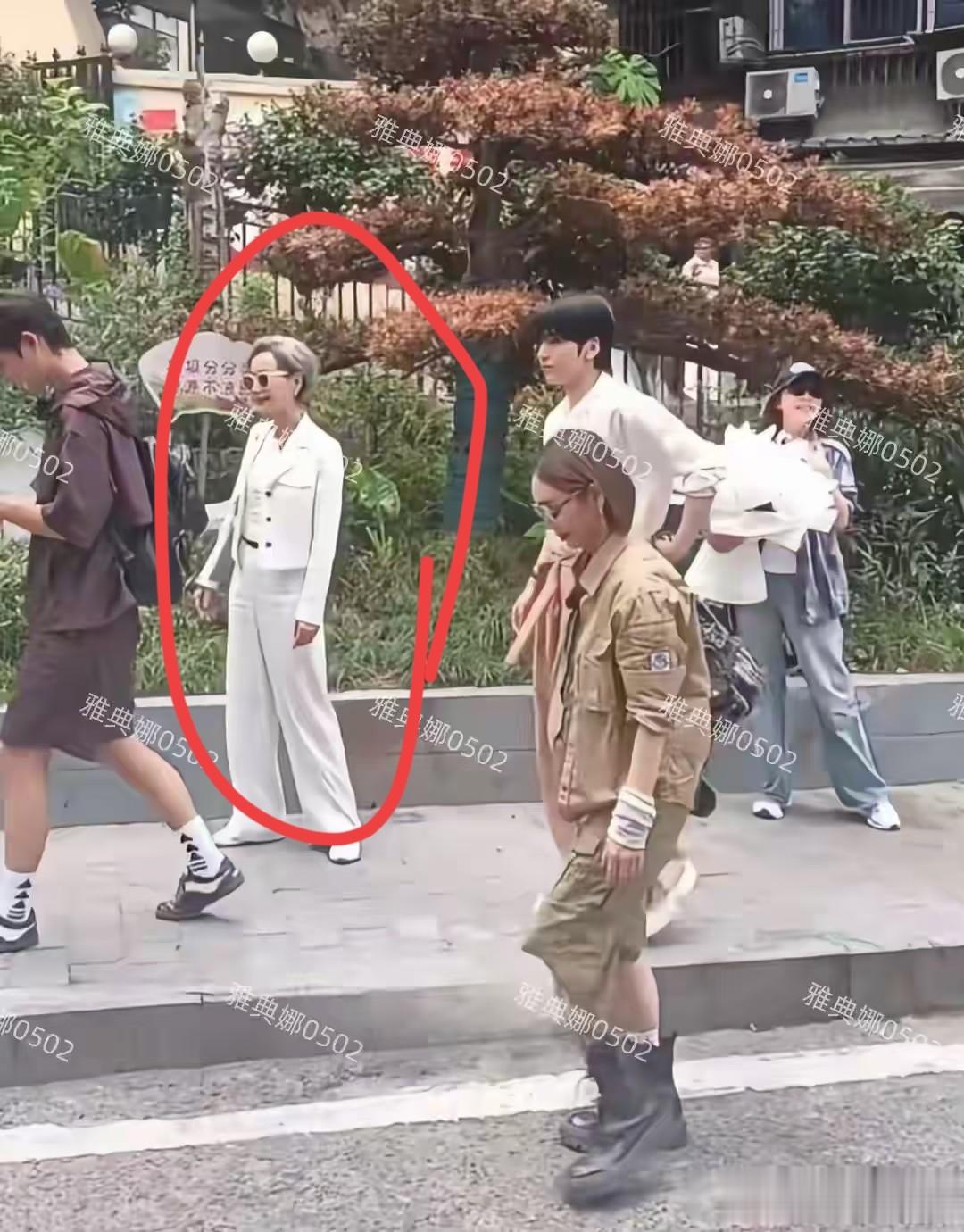 《一路繁花》重庆路透,62岁叶童加入不见张柏芝,疑似已被替换