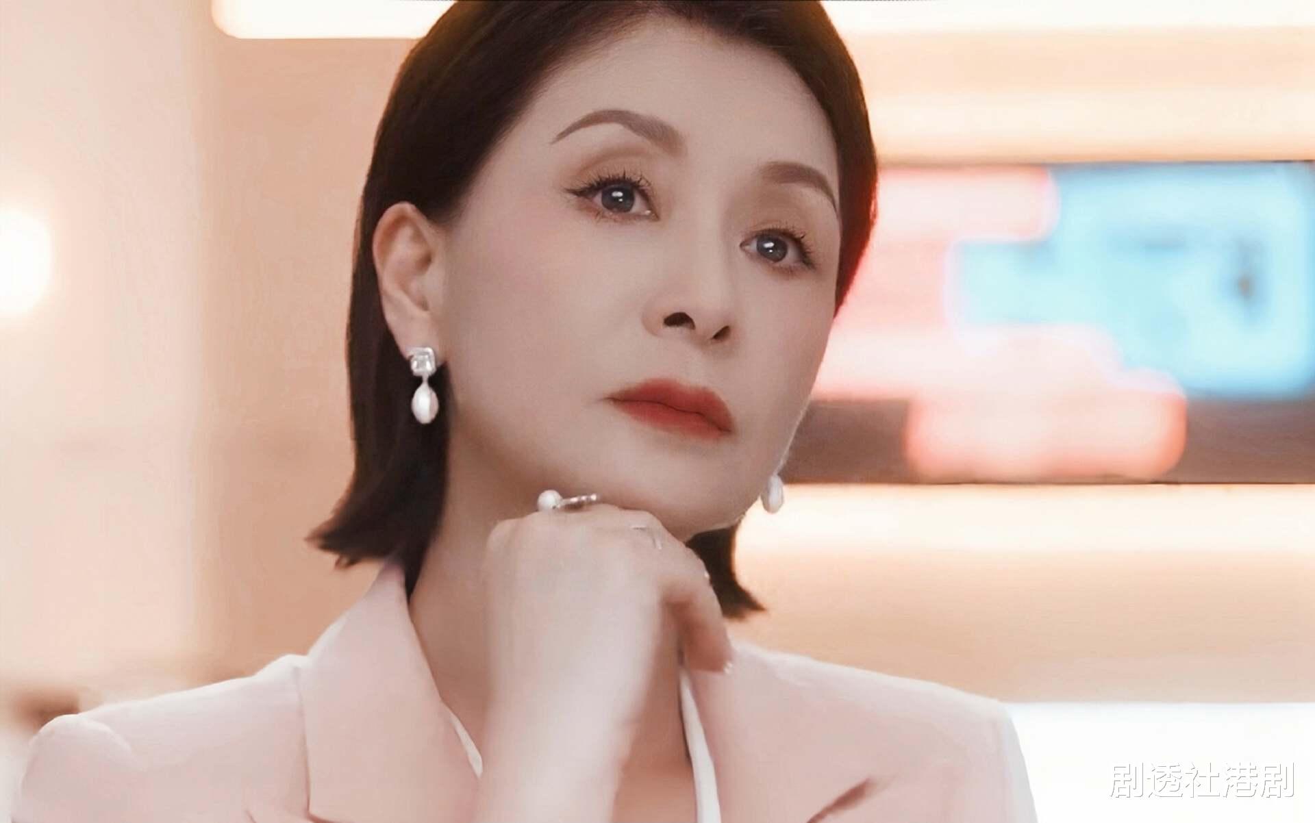 突发！香港知名女星宣布从未结婚，和富商未婚先孕生三个女儿，已单身十几年