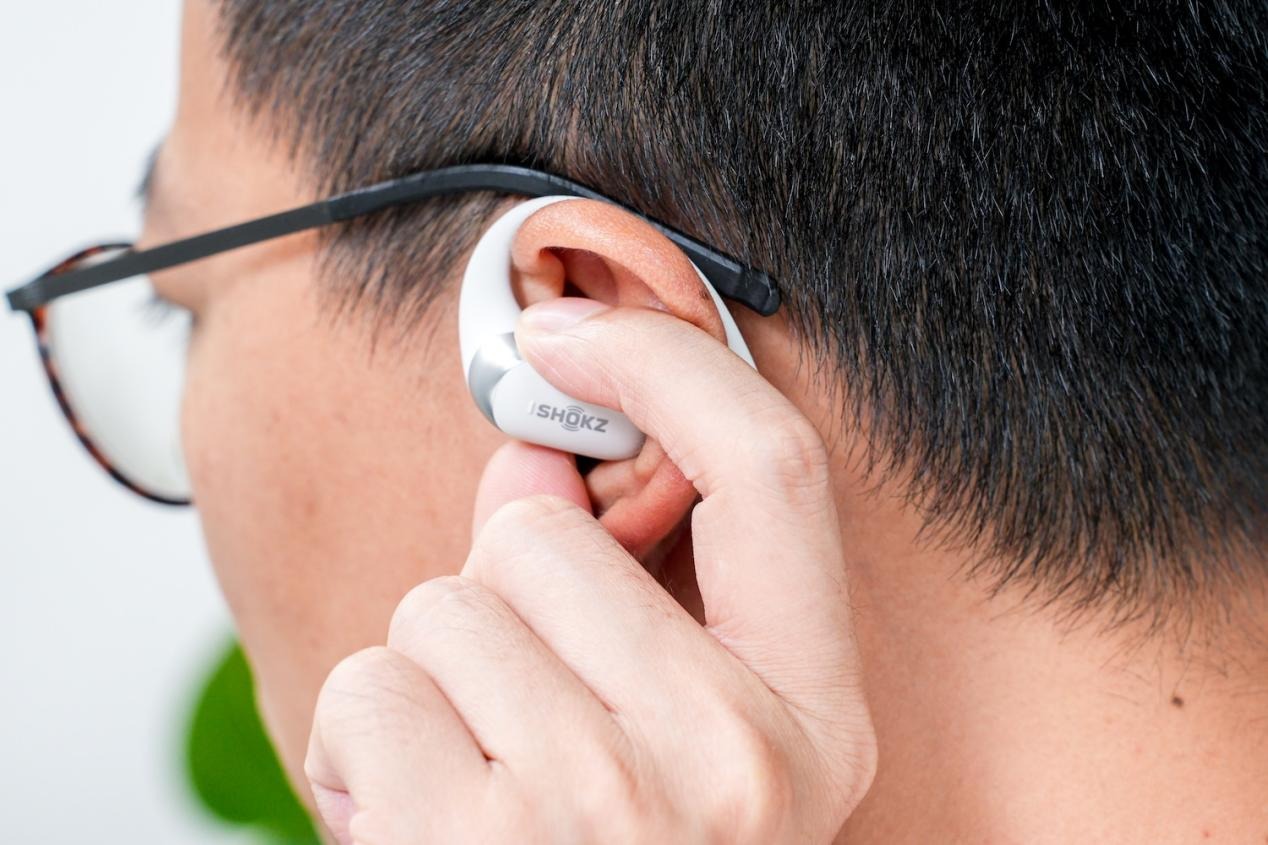 戴耳机总嫌 “硌得慌”?韶音 OpenFit 2+:超零度硅胶久戴也轻松