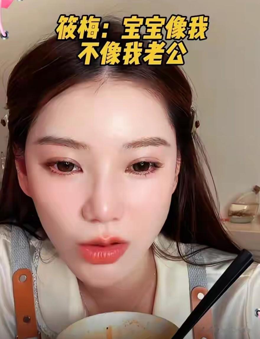 马筱梅晒婴儿服，都是男孩款式，透露孩子像她，三娃都回京上学