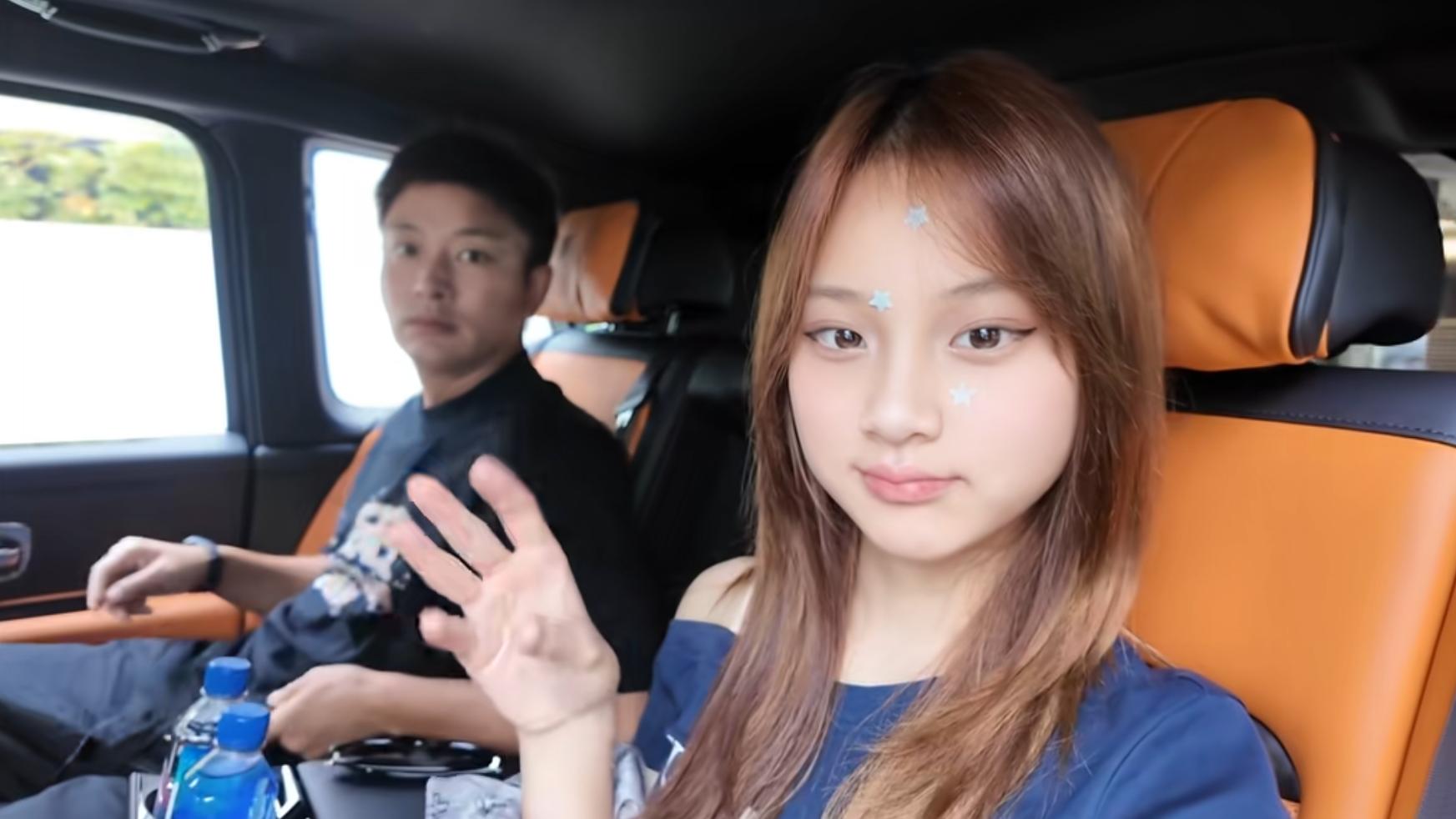 钱赚够了不装了？贾乃亮两招替甜馨挽回面子，还给董璇出了口恶气