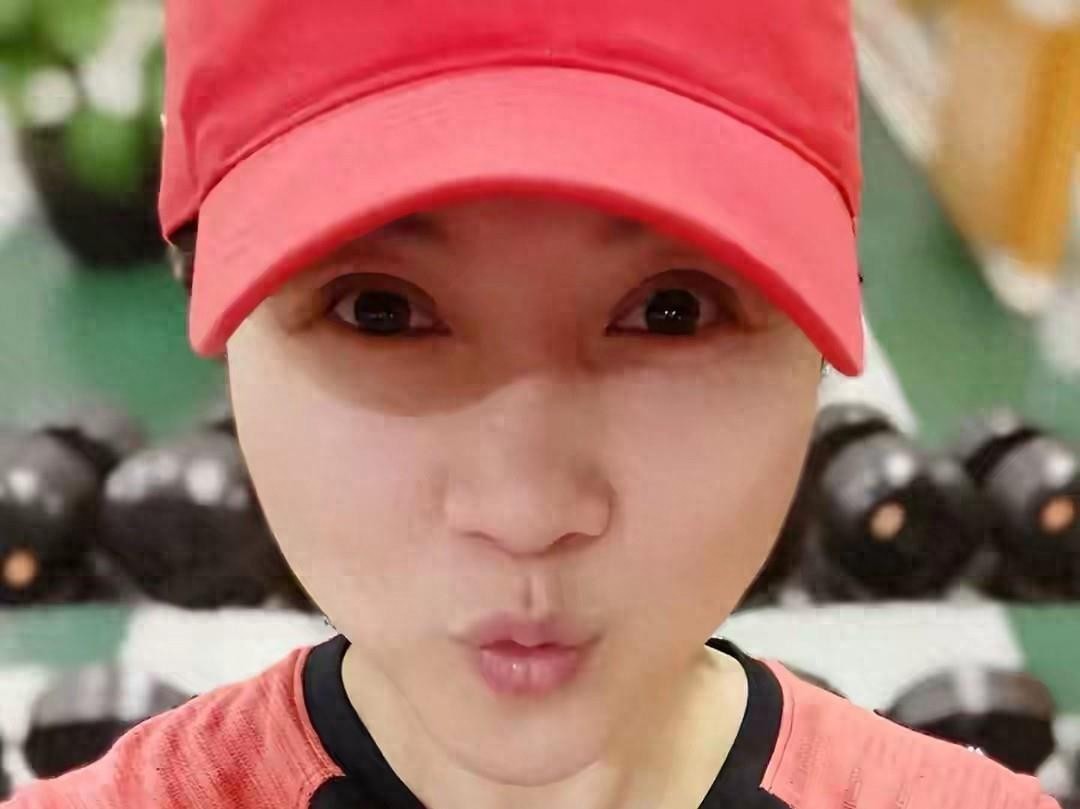 52岁颜丙燕“阿姨恋”没多久，逛街竟被认成母子，男友做法不错！