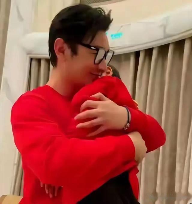 黄晓明12小时守候迎接女儿诞生!小海绵将成为最幸福哥哥