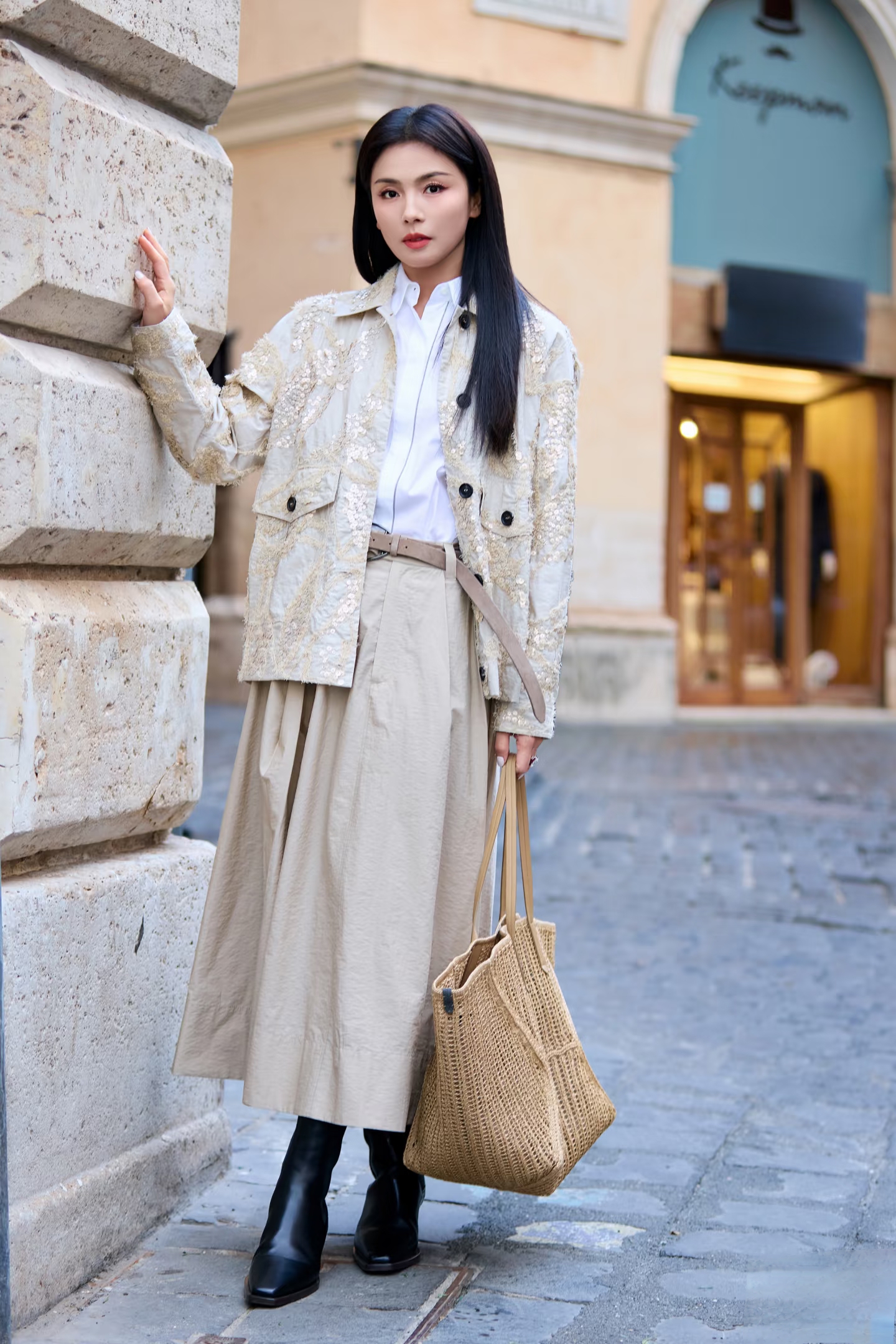 刘涛分享最新美照，简约穿搭美得好耀眼