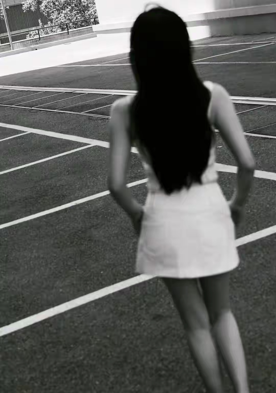 是小仙女张婧仪!蕾丝加皮衣、墨镜一戴谁都不爱