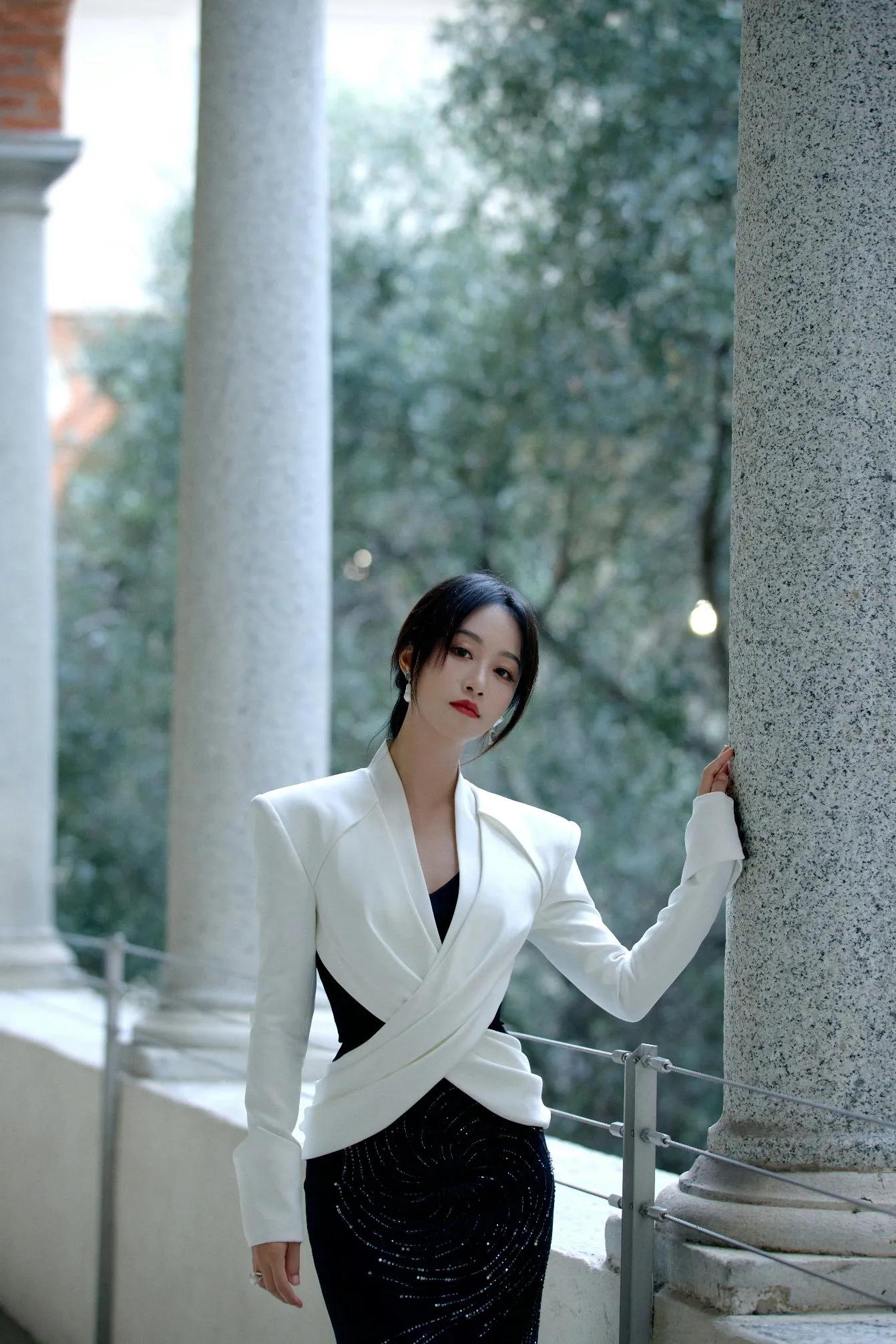 蓝盈莹米兰时装周写真美图