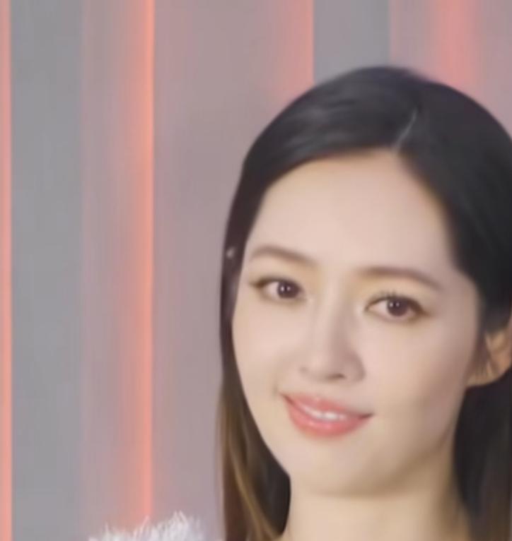 郭碧婷辟谣网友不信,诸葛紫岐晒名牌被嘲寒酸,豪门贵妇差距大