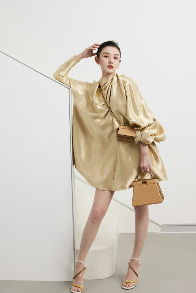 宋祖儿要颜值有颜值，要身材有身材，还是大长腿，简直绝美。