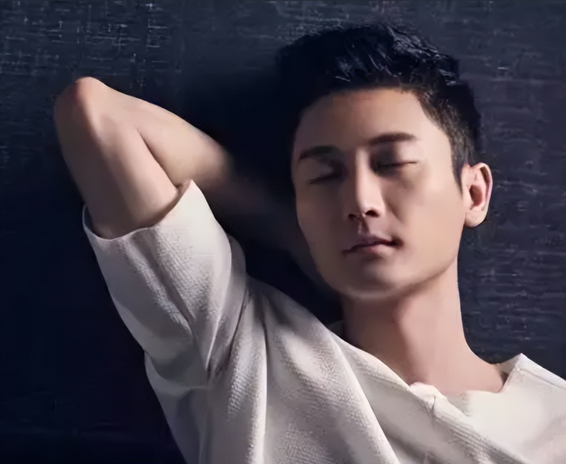 又一劣迹艺人捞金失败！评论翻车、演出遭抵制，官媒锐评戳他心窝