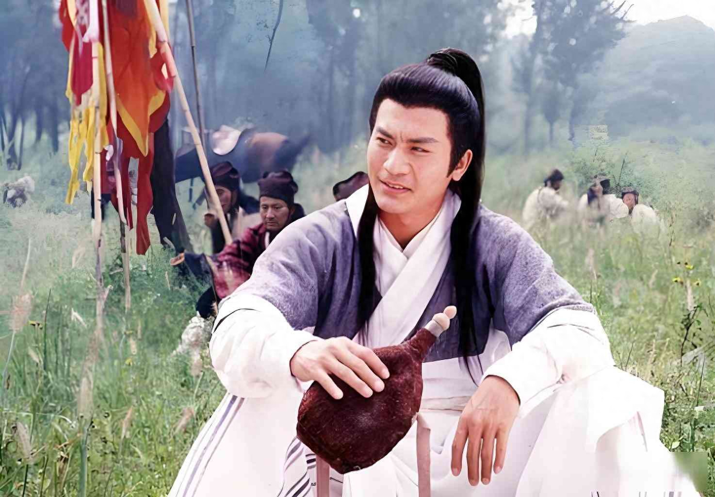 实现财富自由后，他选择移居美国，住豪宅开豪车，无妻无子很潇洒