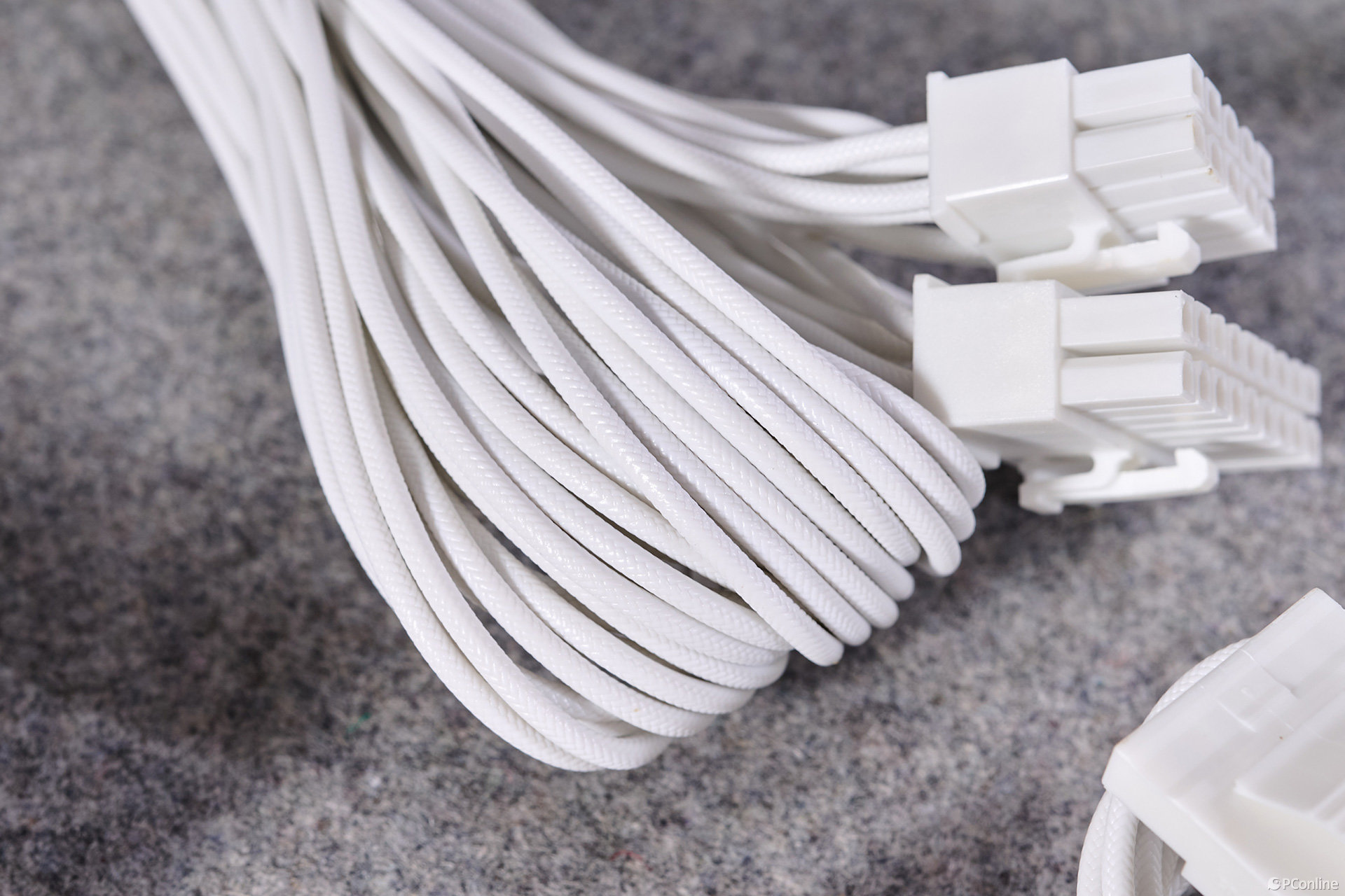 航嘉MVP P1200電源：硬核性能，電競之魂