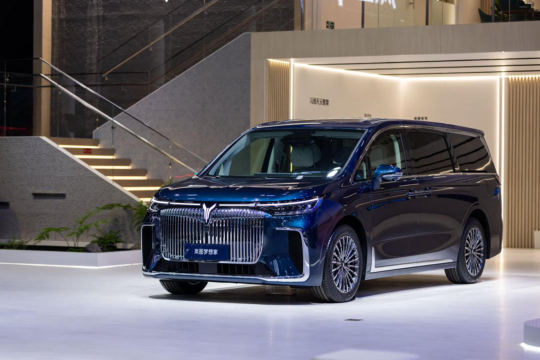 2026款岚图梦想家预售1小时订单破万，成都车展最火品牌凭什么？