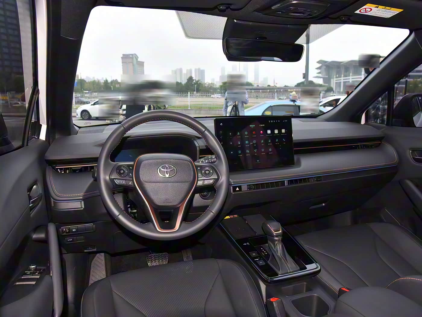 2026款丰田锋兰达上市!焕新价10.28万外观更年轻,搭载2.0L混动