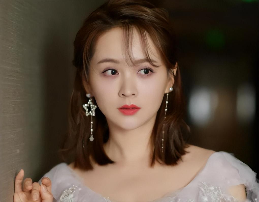 30岁女星嫁60岁富商真实处境：老公不回家也不给钱，被当生育机器