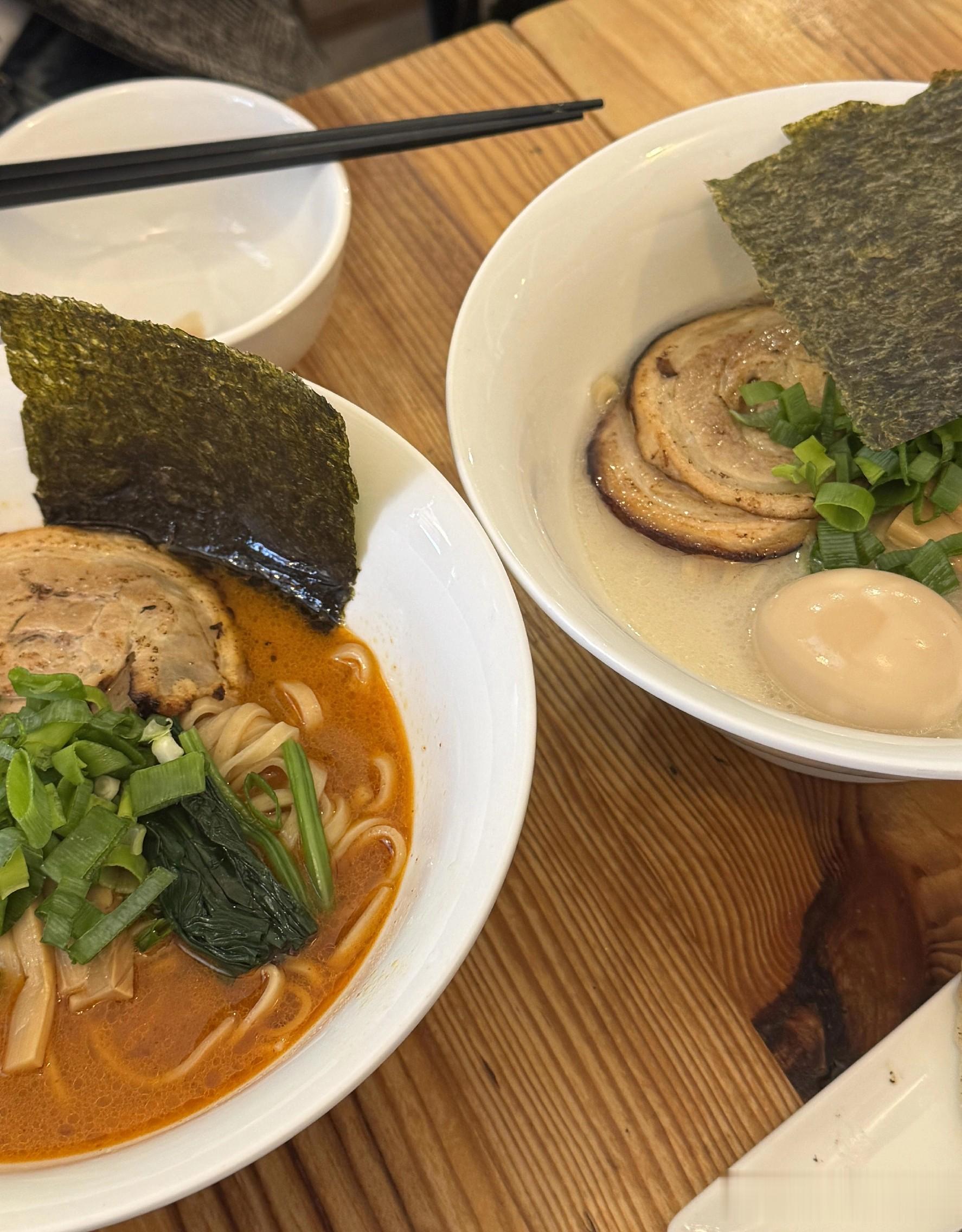 吴千语晒和老公合影配文:中秋平安喜乐!