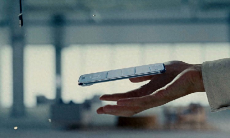 iPhone Air抗彎不耐摔，蘋果手機逃不過帶殼命運