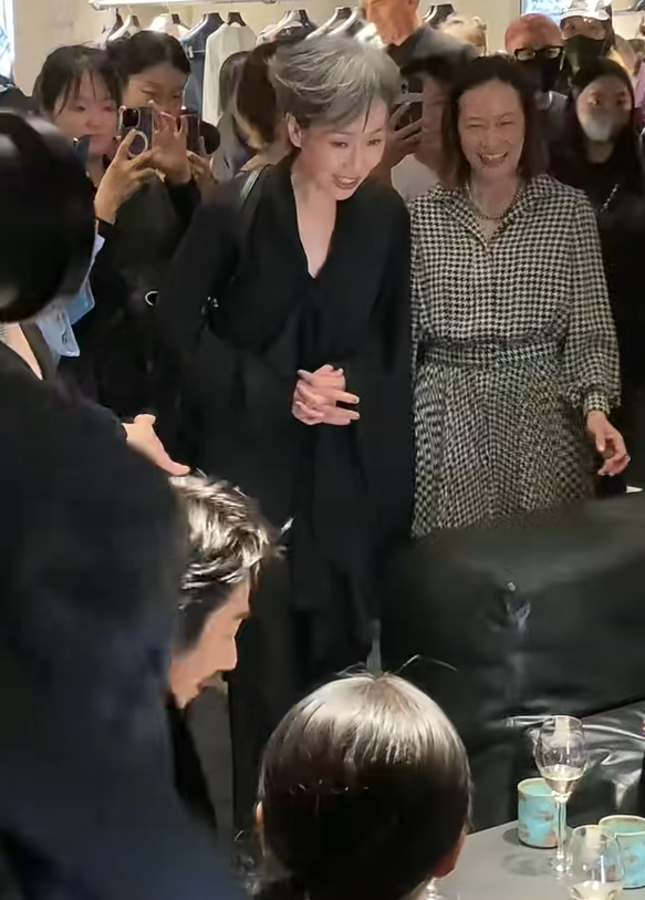 巴黎世家活动暴露咖位:阮经天往后排,杨超越靠边,C位毋庸置疑