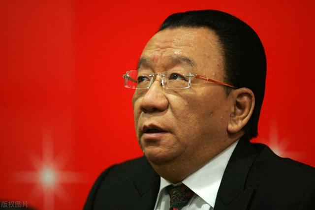 侯耀华直播间开撕杨议,相声圈再掀风云