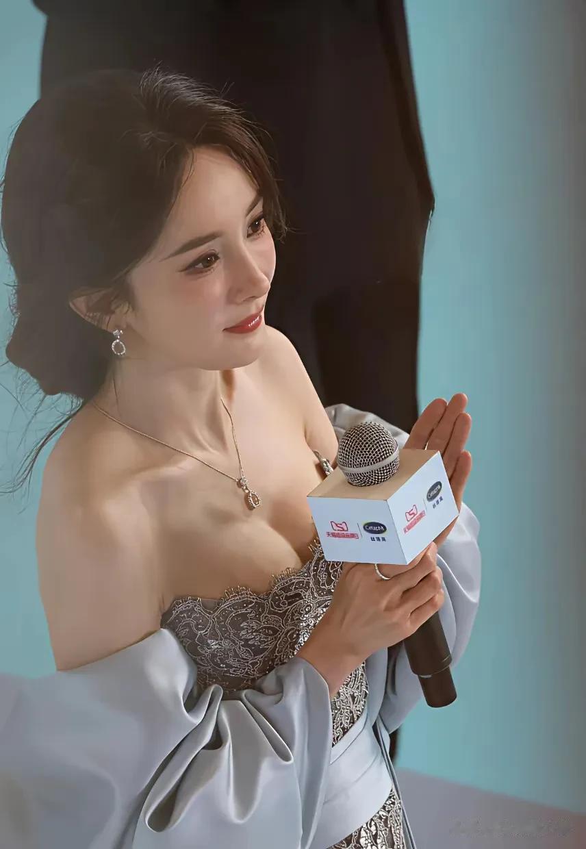 观赏杨幂的最佳视角被开发出来了，美的不像话！