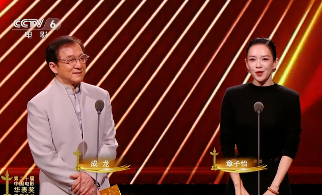 华表奖这晚，座次暴露江湖地位，成龙陈凯歌坐一边，C位雷打不动