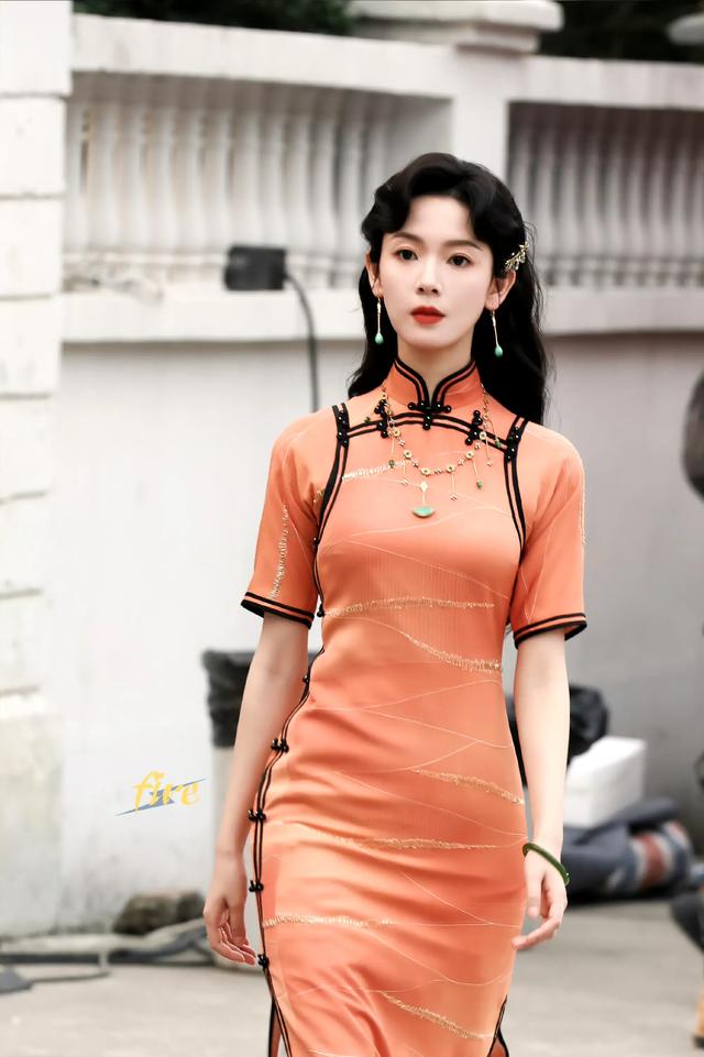 陈瑶《老九门2》三套旗袍造型惊艳亮相，是你心中的霍当家吗？