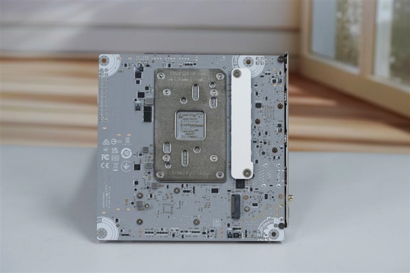 微星MPG X870I刀鋒 鈦主板評測：穩定釋放200W 內存性能可提升50%